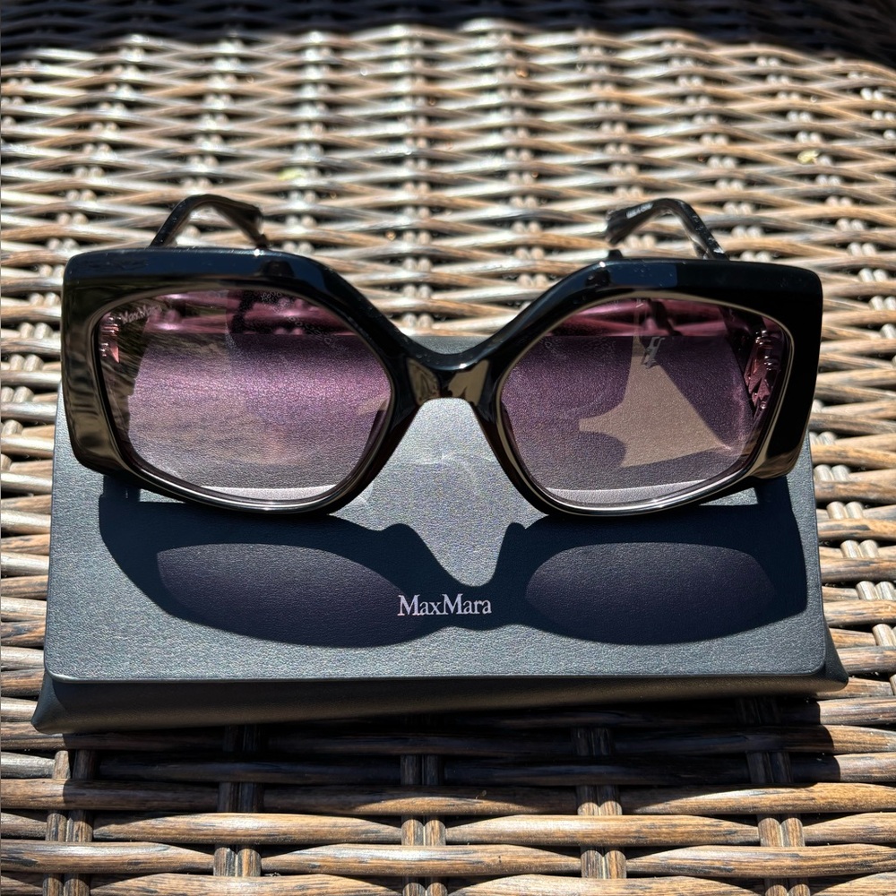 Like New- MaxMara Emme1 Black Sunglasses and Case